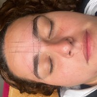Diseño de cejas + depilación con navaja